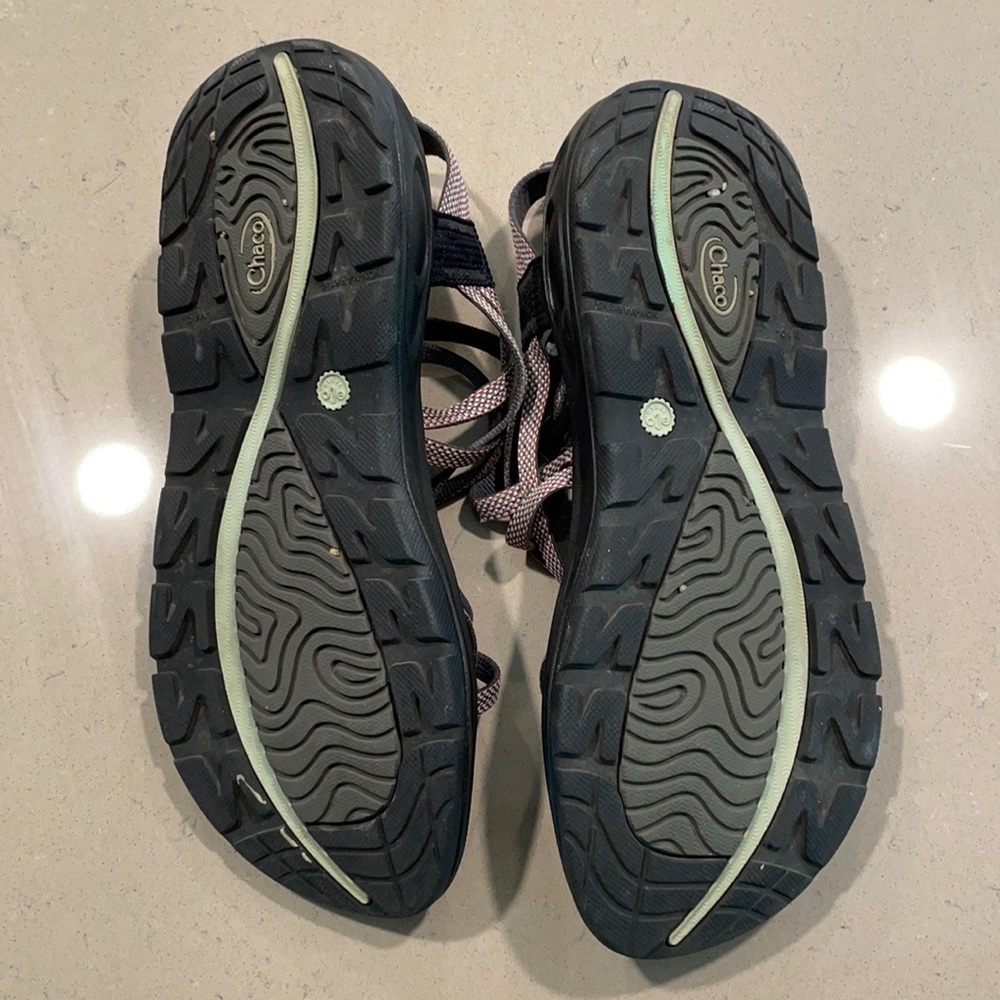 Chaco Toe Loop Sandals 9 - Picture 2 of 3